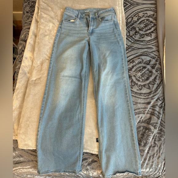 Old Navy Wide Leg Jeans - Picture 5 of 6